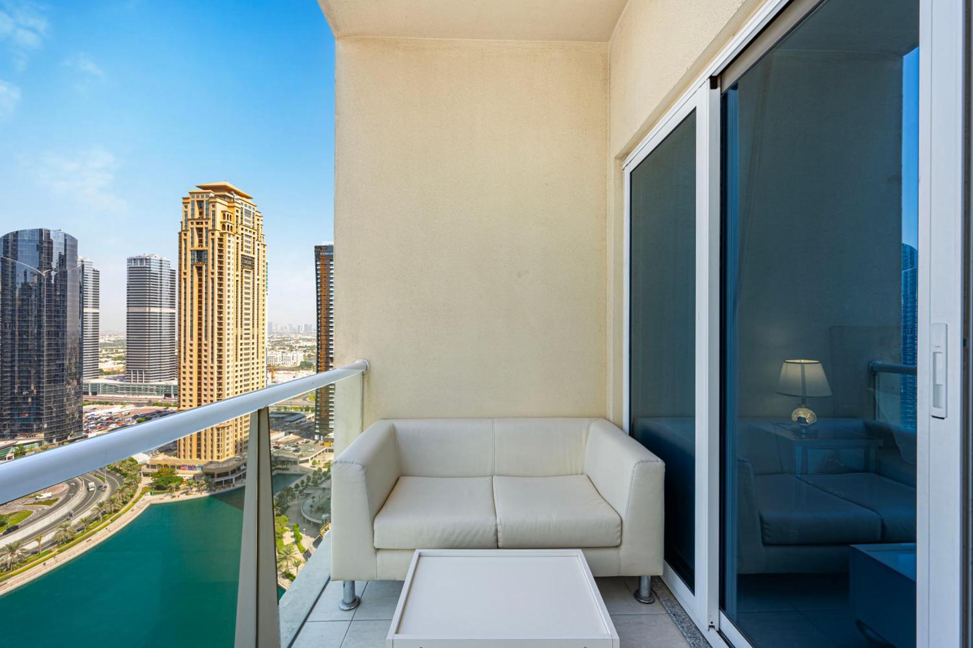 Splendid Close To Jbr